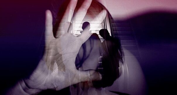Uso de Inteligência Artificial amplia formas de agressão à mulher