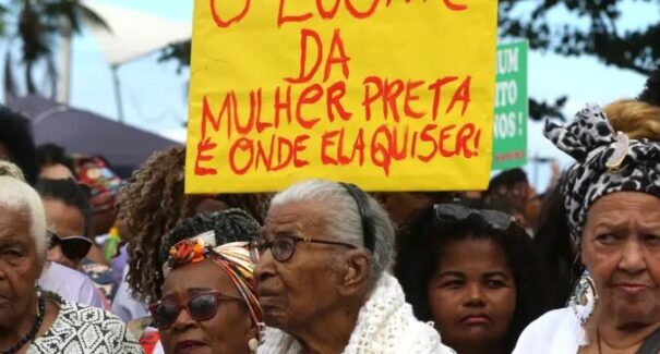 Mulheres pretas são as principais vítimas de discriminação no país