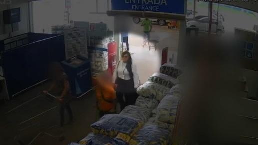  Suspeita foi até o supermercado onde vítima trabalha se passando como representante comercial e oferecendo degustação (Reprodução: TV Globo)