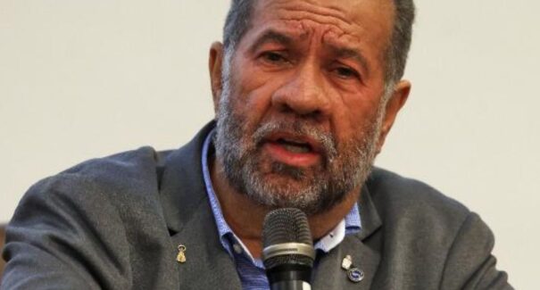 Carlos Lupi repete roteiro e pede para deixar cargo de ministro novamente