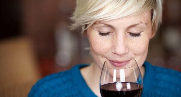 Uma taça por dia pode salvar seu coração? Entenda os riscos e benefícios do vinho