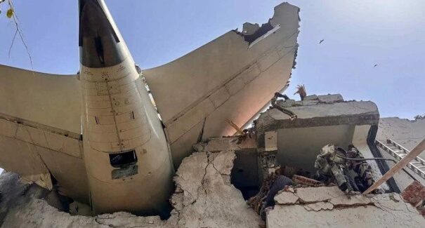 Mais de 200 pessoas morrem na queda do avião que ia para Londres
