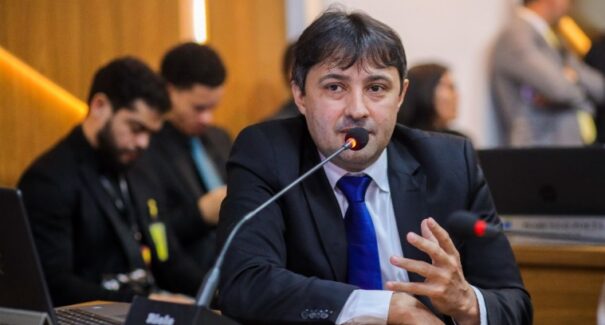 André Campos realiza último discurso na Câmara antes de assumir presidência da AGEM