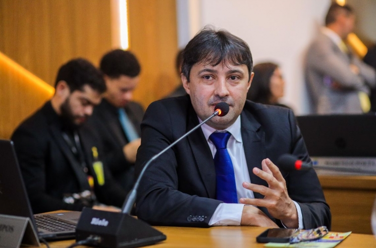 André Campos realiza último discurso na Câmara antes de assumir presidência da AGEM