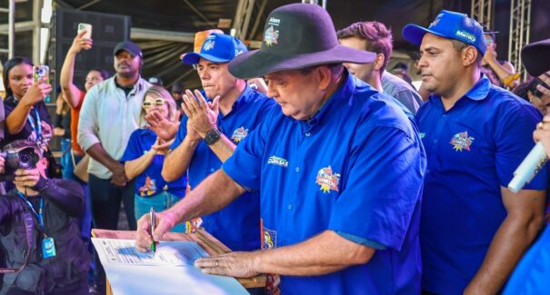 Brandão participa da Festa do Vaqueiro e anuncia revitalização dos Parques do Povo e da Vaquejada