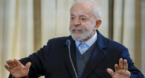 Lula convoca coletiva em meio à crise do IOF