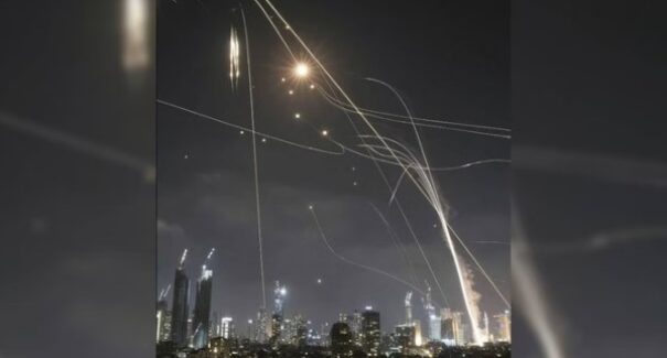 Irã retalia e novos bombardeios são lançados contra Israel