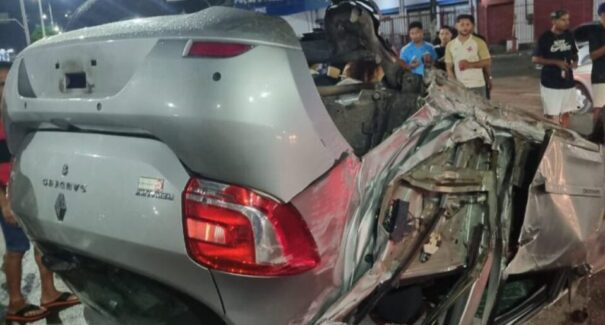 Carro capota e deixa rastro de destruição na Avenida Guajajaras, em São Luís