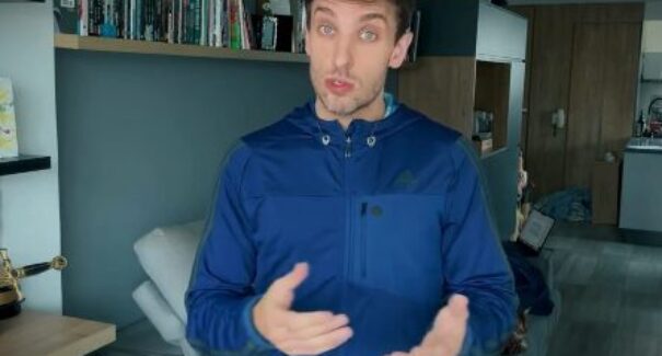 Léo Lins posta vídeo de pronunciamento sobre condenação a 8 anos de prisão