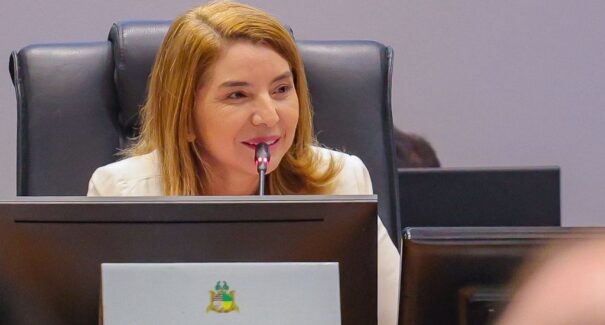 Iracema Vale exalta decisão unânime do STF como “vitória da democracia”