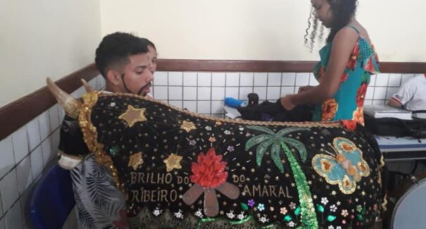 Auto do bumba meu boi destaca resistência e identidade cultural entre estudantes na região da Maioba