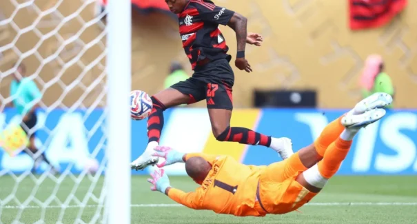Flamengo ganha de virada do Chelsea e encaminha classificação no Mundial
