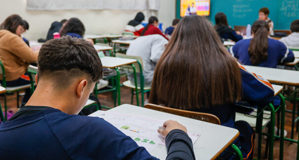 Lula cria Prêmio Nacional da Educação para reconhecer redes de ensino que atingirem metas
