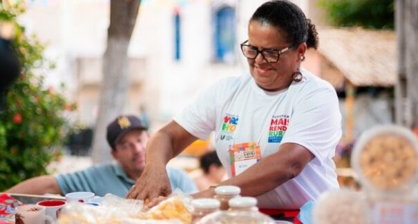 Feirinha da Agricultura Familiar valoriza delícias do babaçu e fortalece renda de quebradeiras no Arraial de Santo Antônio