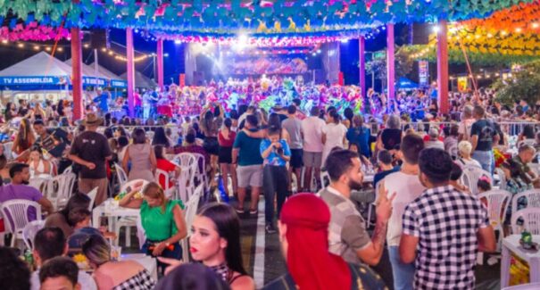 Público curte primeira noite no Arraial da Assembleia