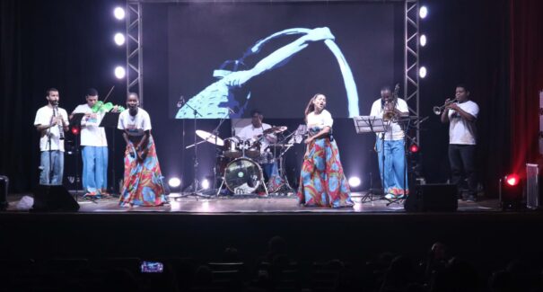 Espetáculo “Raízes Brasileiras” celebra educação e cultura popular no Teatro Arthur Azevedo em São Luís
