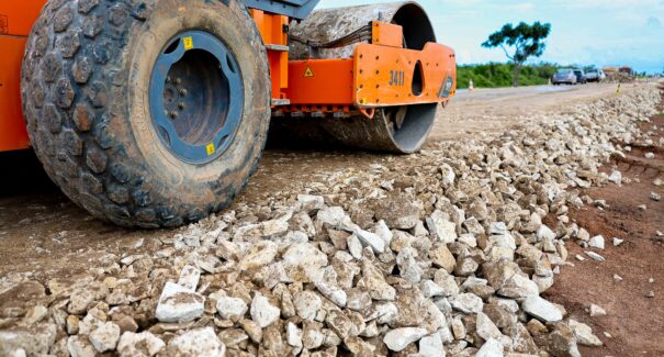 Brandão reforça obras na MA-014 e demais rodovias da Baixada com nova tecnologia