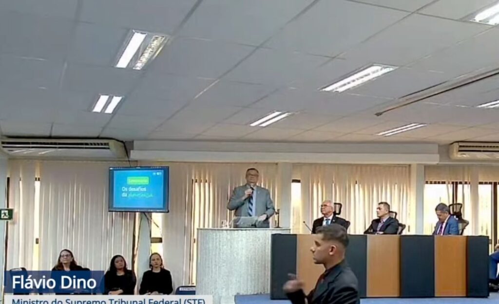 “Nós temos o que os outros países não tem, a Justiça Eleitoral”, diz Flávio Dino em palestra no TRE-MA