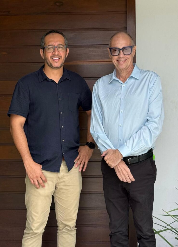 FOTO – DIVULGAÇÃO: O Presidente e o Vice- Presidente da AMESOLAR / Associação Maranhense de Energia Solar e Renováveis; respectivamente Glauber Ayres Abreu e Francisco Vidigal anunciam que estão abertas as inscrições e espaços para parcerias e patrocínios no I Fórum de Energias Renováveis do MA. 
