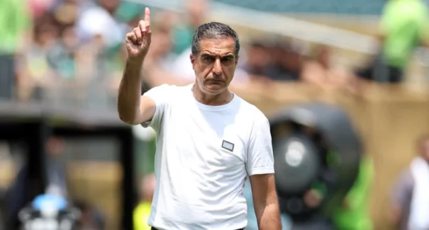 Botafogo demite Renato Paiva após derrota no Mundial de Clubes