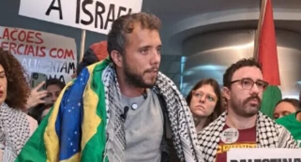 Thiago Ávila chega ao Brasil após ser preso por Israel em missão para Gaza