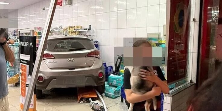 Carro invade farmácia na Avenida dos Holandeses e deixa um ferido