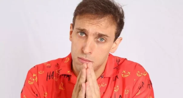 Humorista Léo Lins é condenado à prisão por falas preconceituosas em show