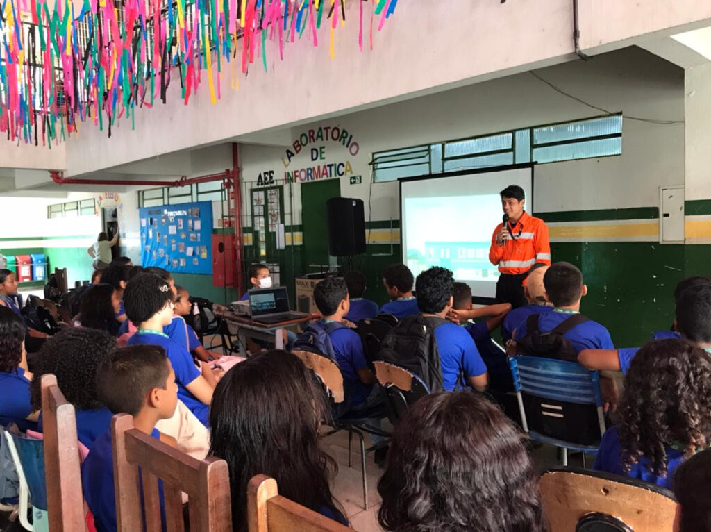 Ações educativas são realizadas em escolas, associações de bairro e no Trem de Passageiros da Vale | Crédito Divulgação