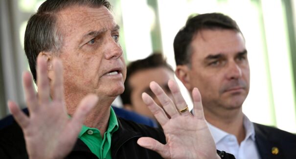 Defesa de Bolsonaro tem prazo até esta sexta para explicar à justiça plano de fuga na Argentina