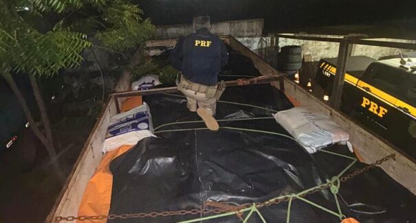 PRF apreende 6 toneladas de queijo transportado irregularmente em sacos de adubo e sem refrigeração