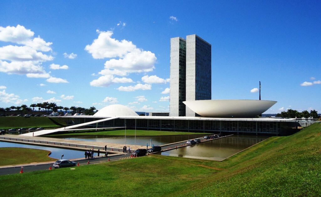 Moraes proíbe acampamentos próximos a Praça dos Três Poderes, Esplanada dos Ministérios e quartéis