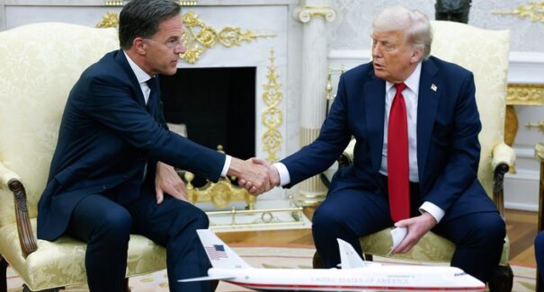 Trump ameaça impor tarifas de 100% à Rússia se guerra na Ucrânia não for encerrada em 50 dias