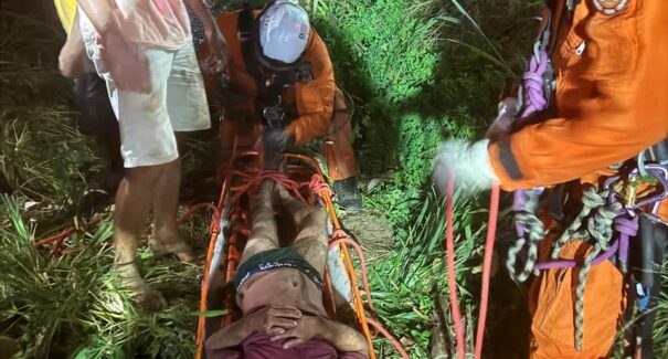 Bombeiros resgatam homem que caiu em ribanceira com 150 metros de profundidade