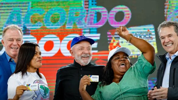 Governo garante R$ 3,7 bi para trabalhadores atingidos pela lama em Mariana