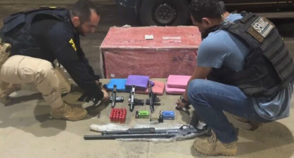 Armas, munições, e drogas são apreendidas durante fiscalização a ônibus na BR-135, em São Luís