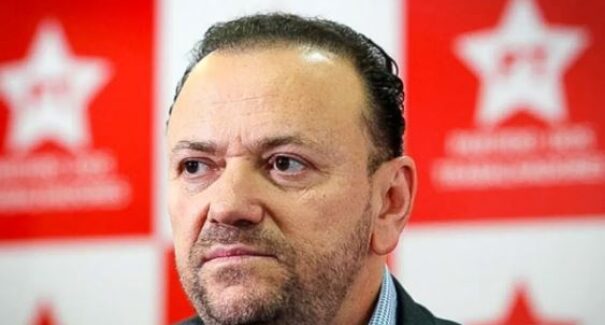 “O Brasil não é um puxadinho dos Estados Unidos”, disse Edinho Silva ao assumir o comando do PT