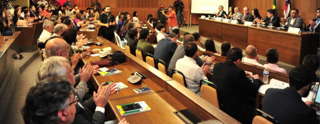 O seminário reuniu representantes do setor energético, autoridades públicas, entidades de classe e da sociedade civil (Fonte: Agência Assembleia)