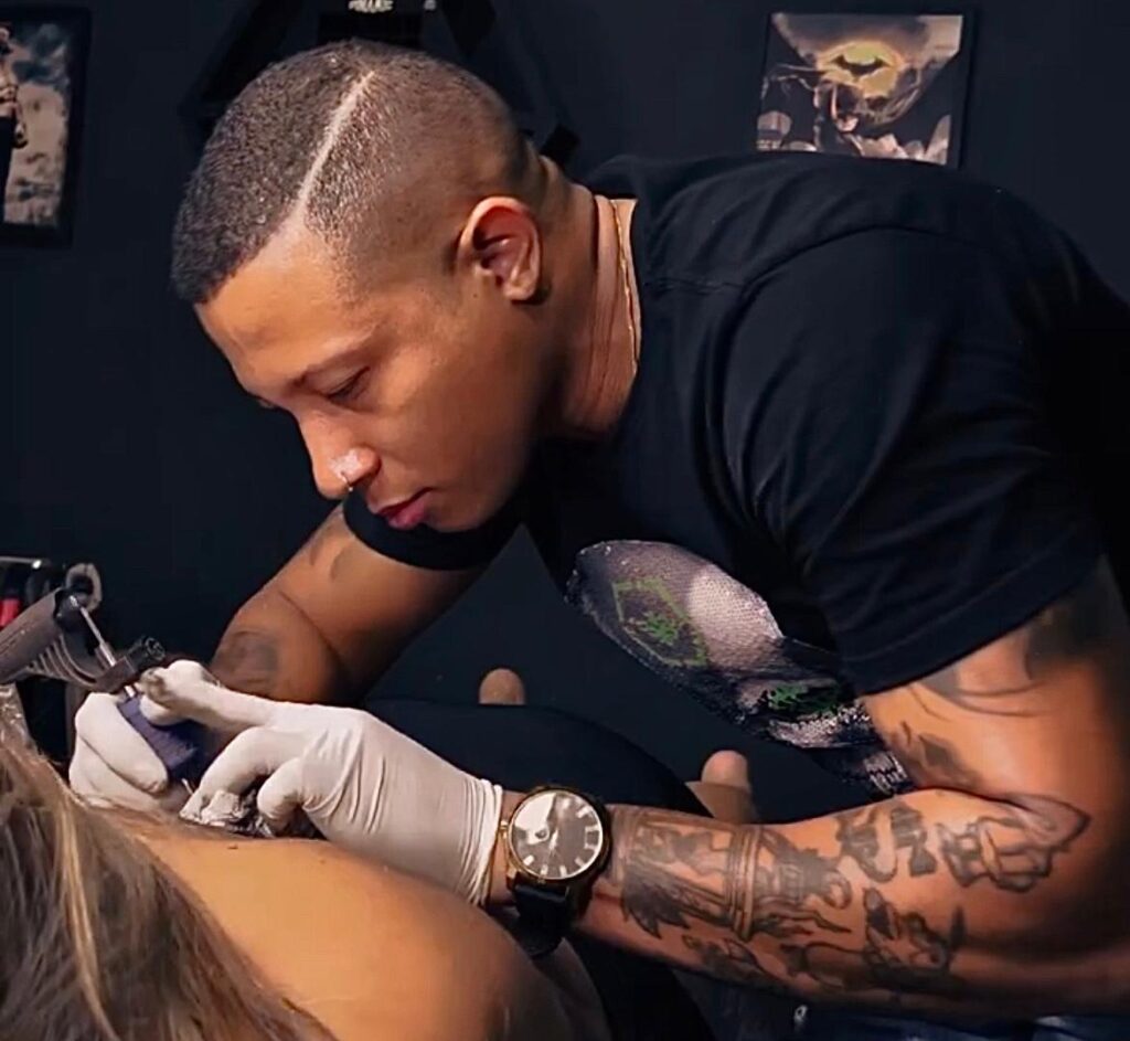 O tatuador maranhense Rubens Rodrigues Chaves é hoje um dos principais tatuadores do estado.