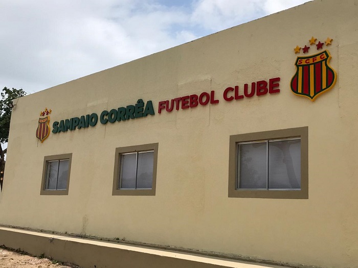 CT do Sampaio Corrêa começa a ser demolida para construção de novo supermercado
