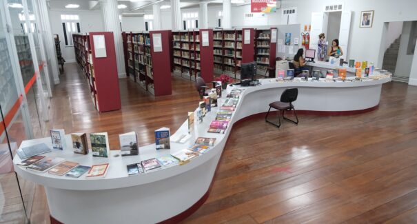 Biblioteca Pública Benedito Leite realiza a exposição “Morada da Poesia”