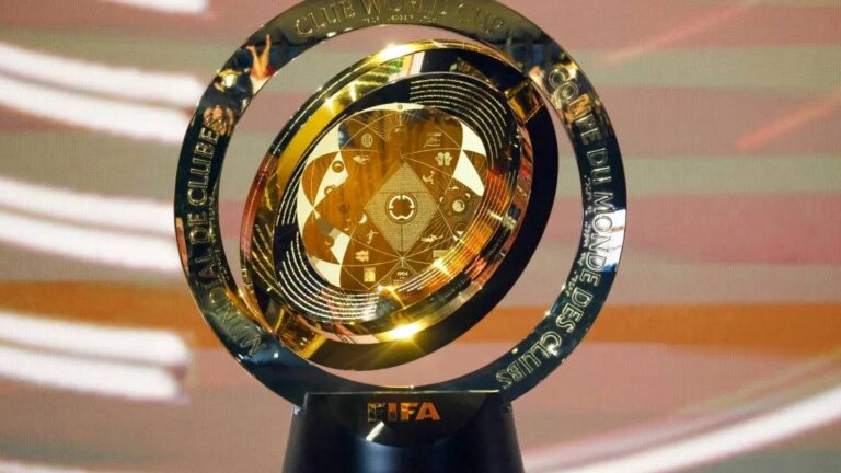 Troféu será levantado pela equipe campeã do mundial esta tarde (Foto: Reprodução)