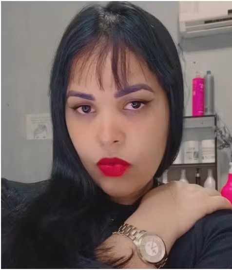  A vítima, identificada como Paula Queiroz, tinha um histórico de relacionamento com o assassino e foi morta a tiros (Foto: Reprodução)