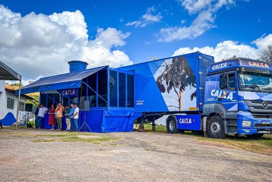 Caminhão CAIXA em atendimento à população (Foto: Divulgação/CAIXA)