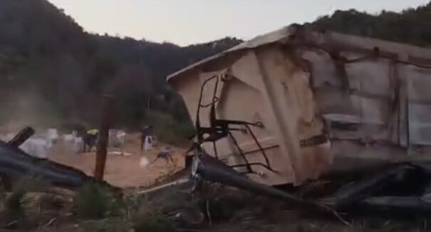 Carreta tomba na curva e condutor fica gravemente ferido em Santa Luzia (MA)