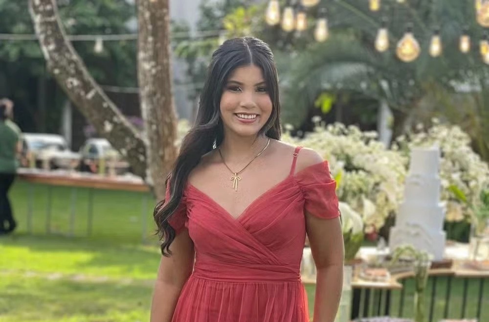 A jovem Julia Micaelly Ribeiro Carvalho, estudante de 20 anos de Pedreiras, no Maranhão, entrou na puberdade aos 4 anos e enfrentou a menopausa aos 16.(Foto: Arquivo Pessoal)