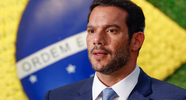 Polícia Federal faz busca na sede da CBF e investiga presidente Samir Xaud
