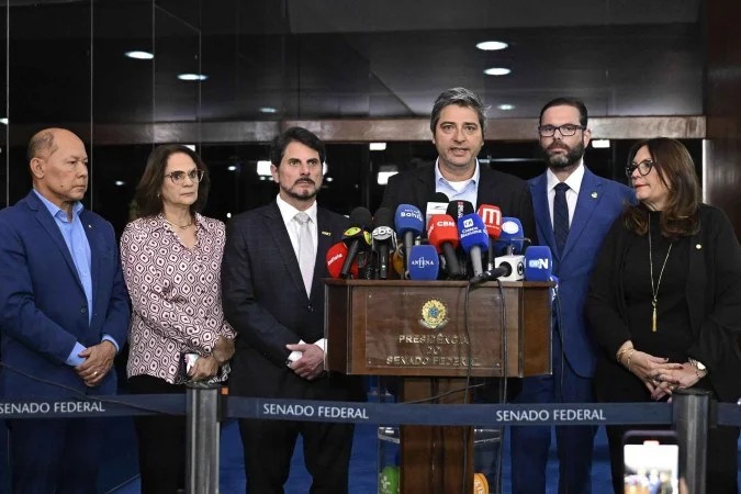 Oposição pede fim do recesso e reunião urgente com Motta após operação contra Bolsonaro