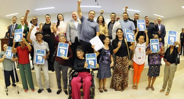 Judiciário entrega títulos de propriedade a moradores de 11 bairros de Imperatriz