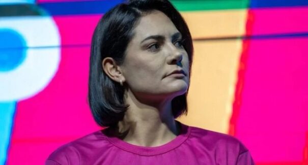 Justiça determina remoção de vídeos em que Michelle Bolsonaro é chamada de “ex-garota de programa”