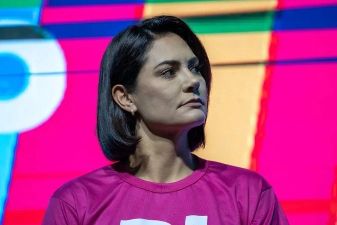 Justiça determina remoção de vídeos em que Michelle Bolsonaro é chamada de “ex-garota de programa”